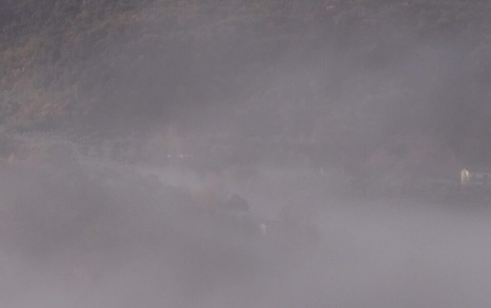 paesaggio impercettibile, avvolto nella nebbia