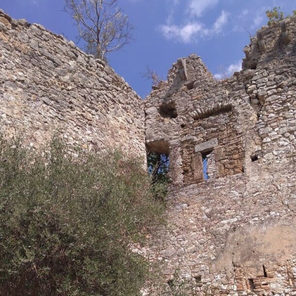 mura di un antico edificio diroccato