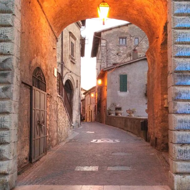 porta di ingresso a un borgo medievale