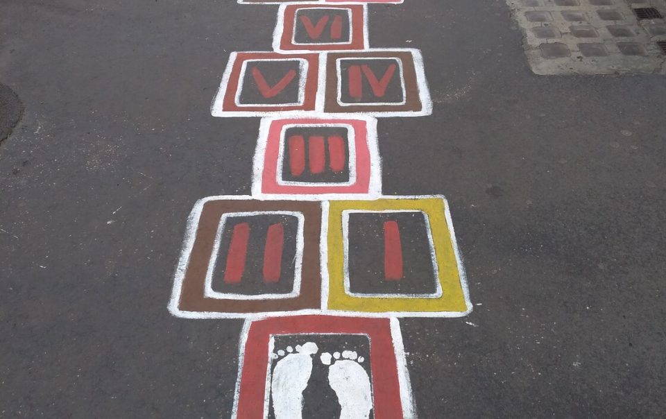 disegno del gioco della campana su un marciapiede